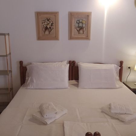 Retzos Rooms Himare Exterior photo
