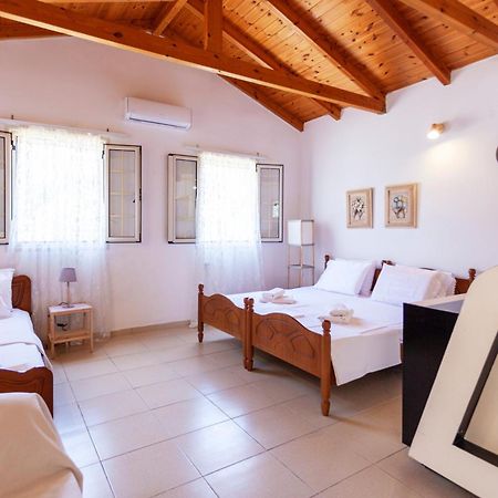 Retzos Rooms Himare Exterior photo