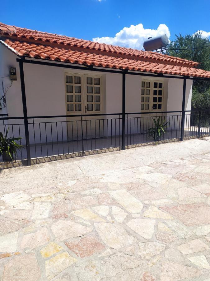 Retzos Rooms Himare Exterior photo
