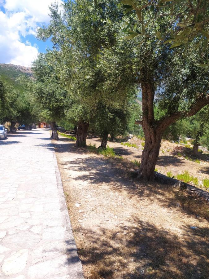 Retzos Rooms Himare Exterior photo