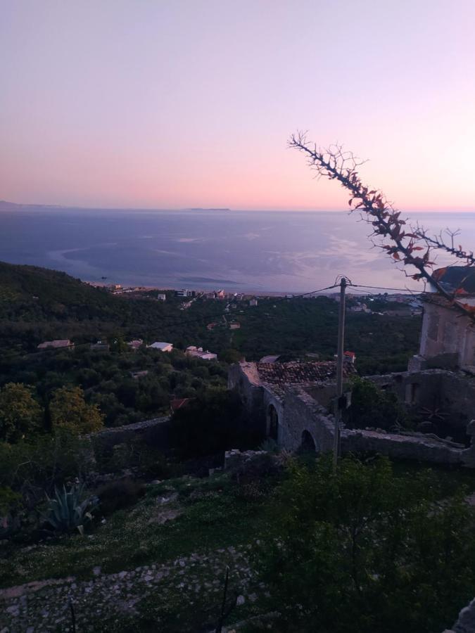 Retzos Rooms Himare Exterior photo