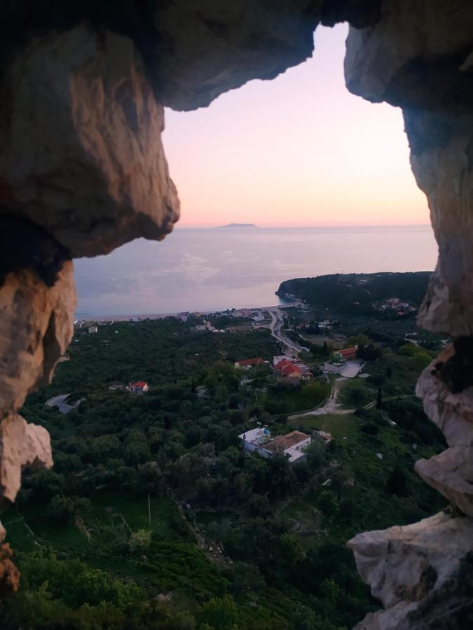 Retzos Rooms Himare Exterior photo