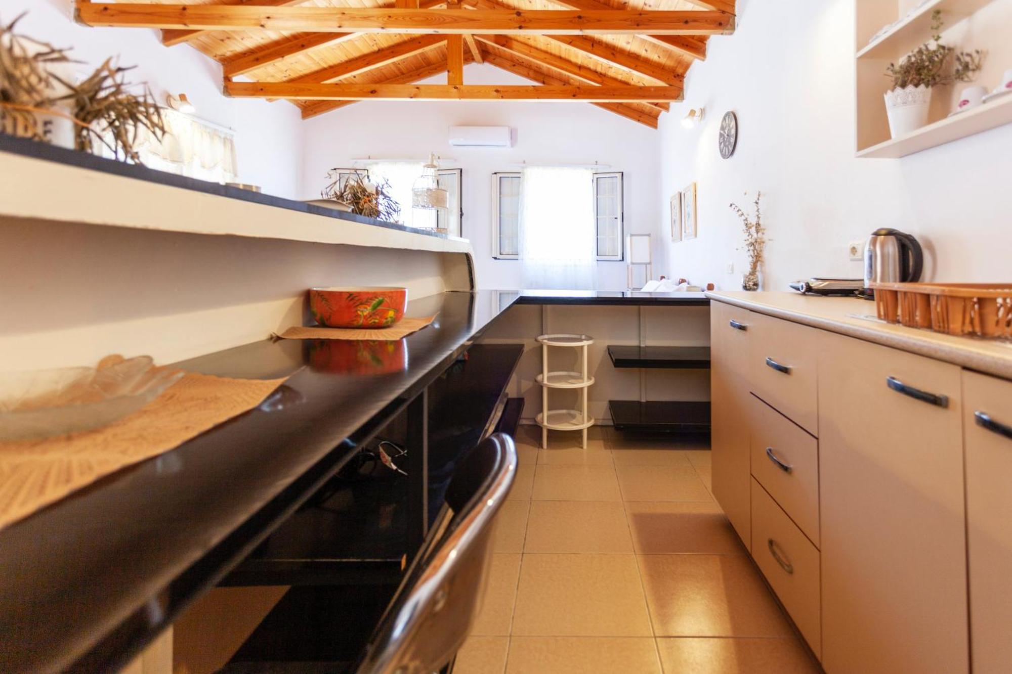 Retzos Rooms Himare Exterior photo